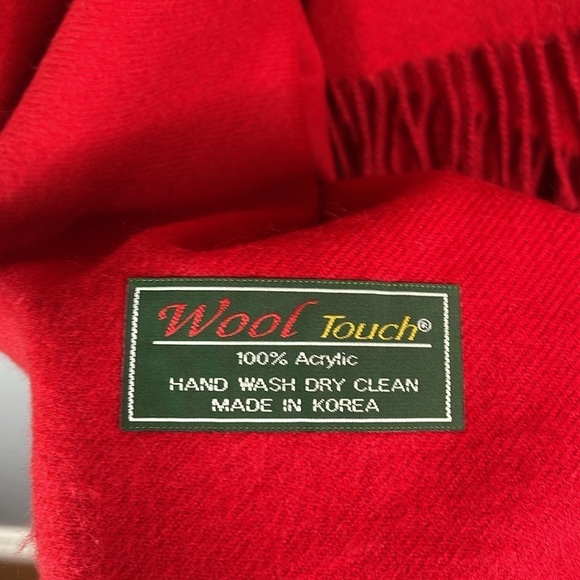 VINTAGE Wool Touch Red Fringe Wrap Shawl Acrylic Lightweight One Size Fits Most - Picture 7 of 8